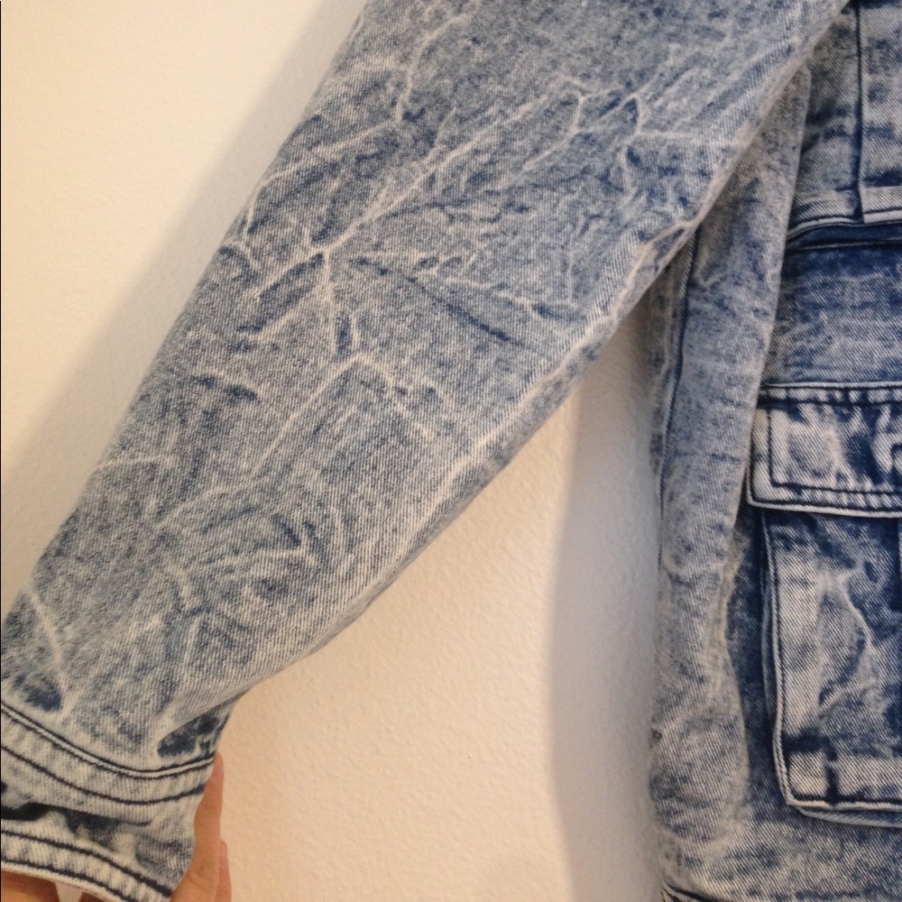 Wild Fable 80’s Style Oversized Acid Wash Denim Jacket w/ Front Pockets - Picture 6 of 12